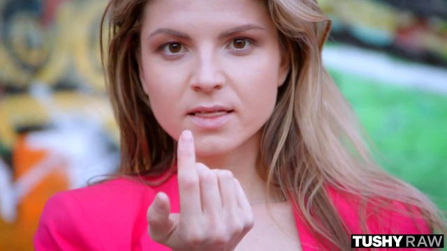 Превью Худая девка делает горловой минет перед анальным проникновением № 35649