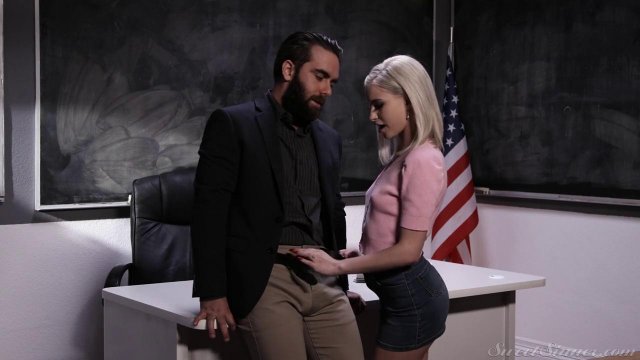 Превью Студентка сдала экзамен досрочно, трахнувшись с учителем на столе № 35666