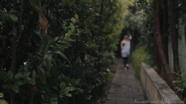 Превью Грудастая брюнетка легко развела на лесби секс новую подругу № 35685