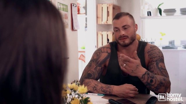 Превью Мачо пришел в общагу к своей телке, чтобы покатать на члене № 35770