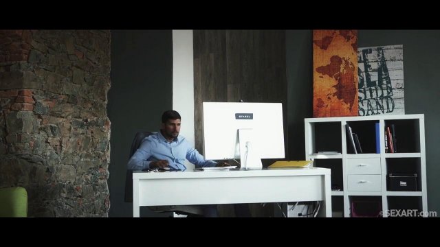 Превью Коллеги долбятся в свое удовольствие на ярком кресле в разных позах № 35797