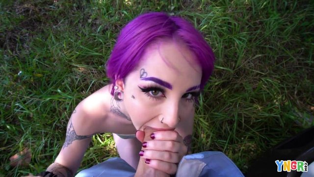 Превью Девка с яркими волосами согласилась на секс с первым встречным № 35806