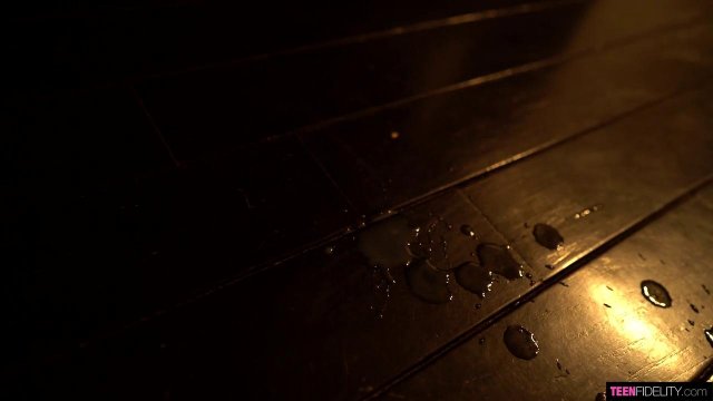 Превью Девка приняла в свою сливочную киску мощный возбужденный член № 35809