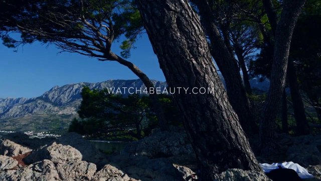 Превью Девушка на природе жарко мастурбирует пилотку двумя пальцами № 35927