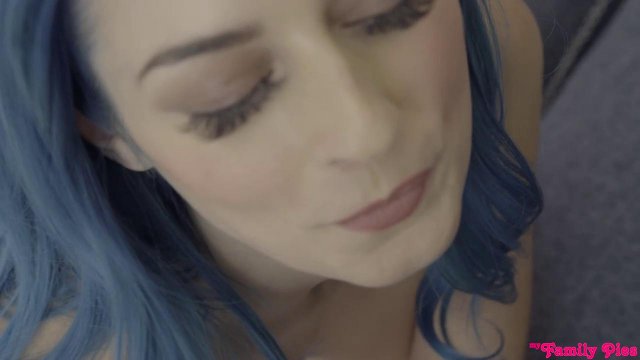 Превью Студентка вместо учебы предпочитает скакать на члене репетитора № 35993