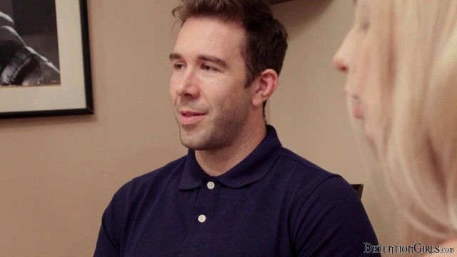 Превью Молодая парочка тайком занимается сексом на большой кровати № 36038