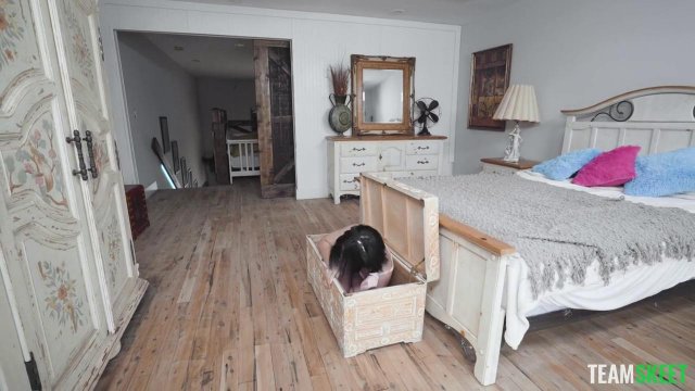 Превью Решил навестить подружку, а заодно и киску ее отыметь № 36116