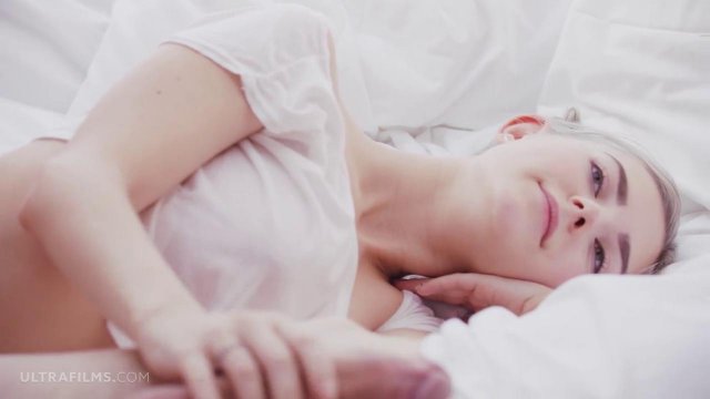 Превью Красиво ебет русскую блондинку с натуральной грудью № 36552