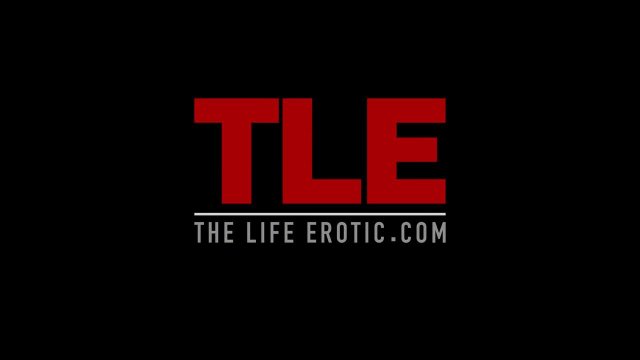 Превью Беременная телка бреет ноги и дрочит № 36555