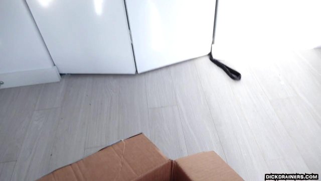 Превью Негр трахает в глотку рыжую соску длинным хером № 36587