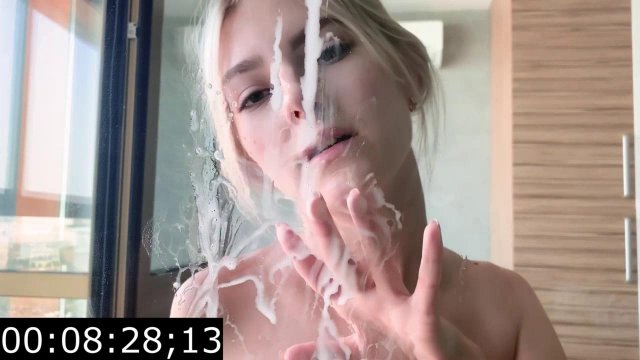 Превью Блондинка слизала сперму со стекла № 36609