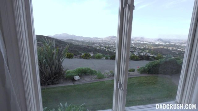 Превью Худая студентка трахается вместо уроков № 36651