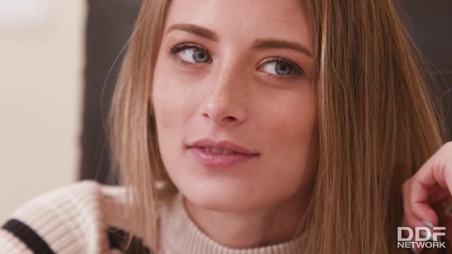 Превью Анальный секс с тощей сестрой на диване № 36681