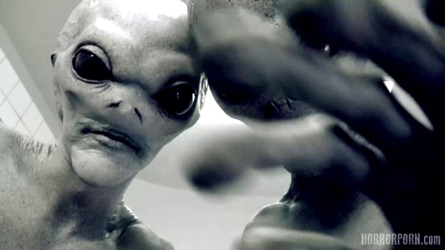 Превью Мужик трахает инопланетное существо в больнице № 39537