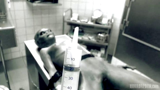 Превью Мужик трахает инопланетное существо в больнице № 39537