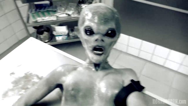 Превью Мужик трахает инопланетное существо в больнице № 39537