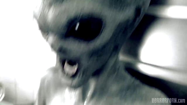 Превью Мужик трахает инопланетное существо в больнице № 39537