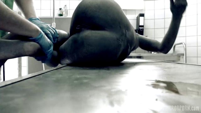 Превью Мужик трахает инопланетное существо в больнице № 39537