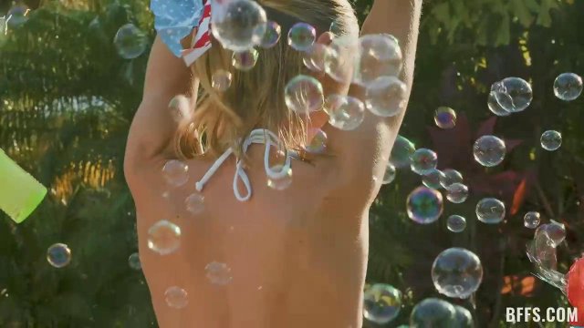 Превью Телки устроили групповой секс с парнем после бассейна № 39613