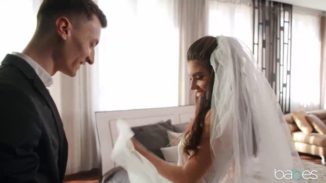 Превью Мужик страстно трахает новобрачную на медовый месяц № 39615