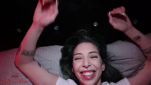 Превью Страстная соска не отрывается от члена парня № 39617