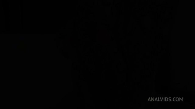 Превью Мужик крутит растатуированную на члене № 39678