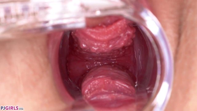 Превью Блондинка дрочит киску вибратором и вставляет расширитель № 39689