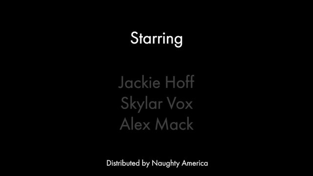 Превью Девка привела подругу для секса втроем № 39781