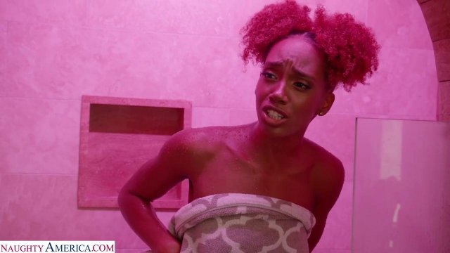 Превью Негритянка запрыгнула на член своего приятеля № 39791