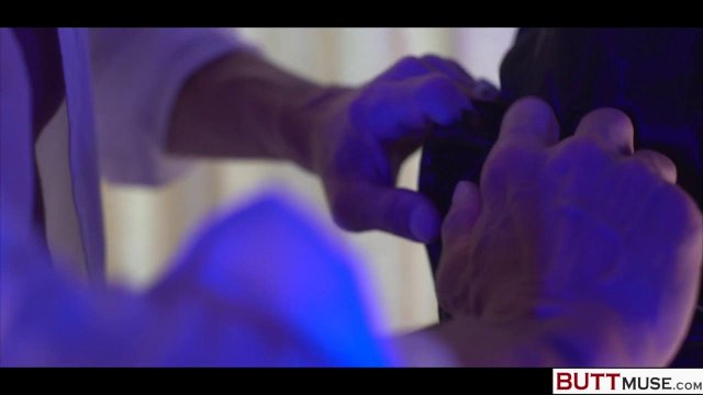 Превью Девушка на члене прокатилась и испытала анальный кайф № 42090