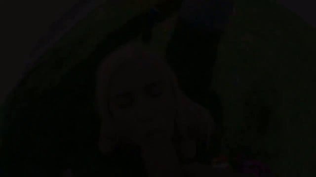 Превью Худенькая блондинка залезла на большой и толстый член № 42189