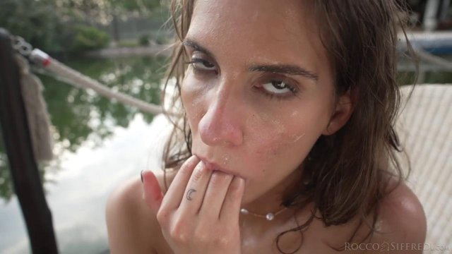 Превью Грубый секс у озера с ненасытной давалкой № 42207