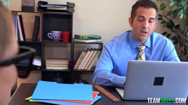 Превью Мужик трахает в офисе двух блондинок с упругими сиськами № 42243