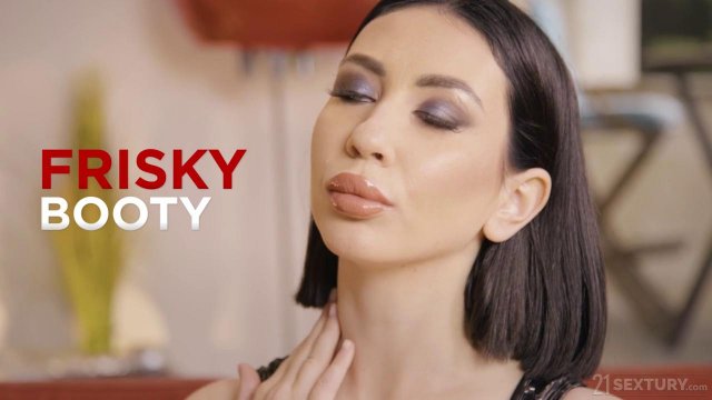 Превью Трахает в попку брюнетку с каре до громких криков № 42317