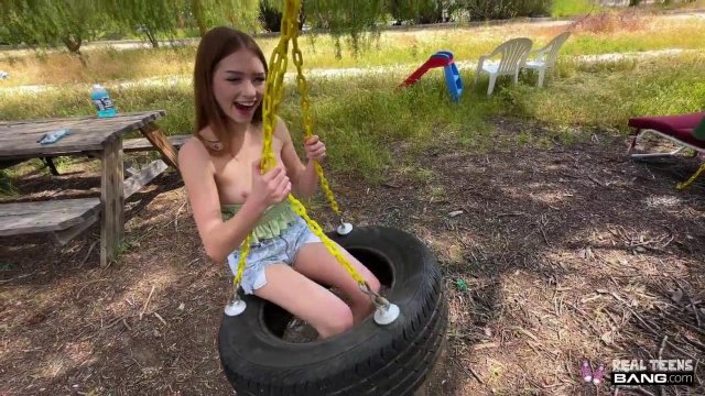 Превью Присунул голой подруге с мокрой писькой после прогулки № 42336