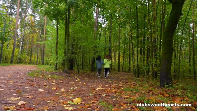 Превью Лесби трахаются в ванной и сосут скользкие письки № 42396