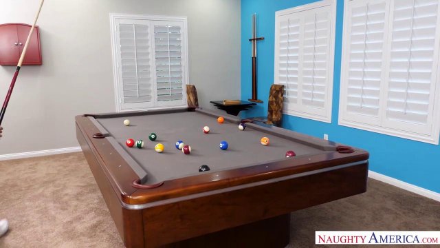 Превью Красотка проиграла в бильярд и расплатилась сочной киской № 8208