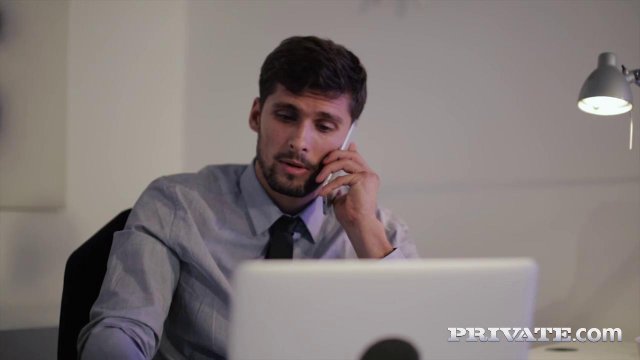 Превью Мужик жарко отымел в киску на столе коллегу в чулках № 8233