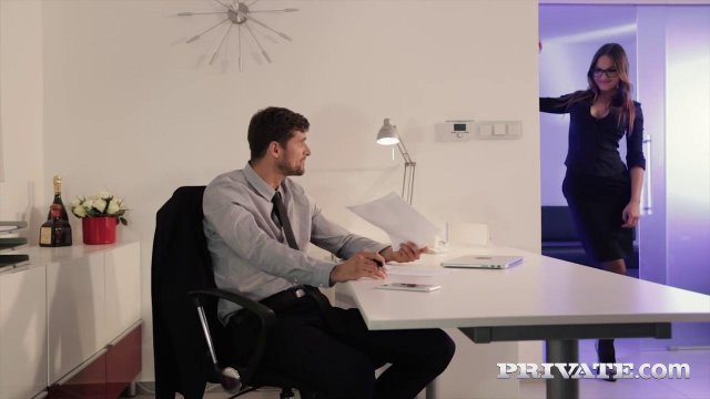 Превью Мужик жарко отымел в киску на столе коллегу в чулках № 8233