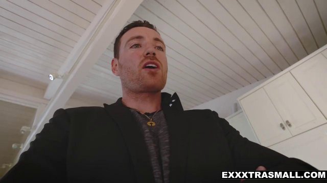 Превью Худенькая соседка заглянула в гости, чтобы получить анальный оргазм № 8237