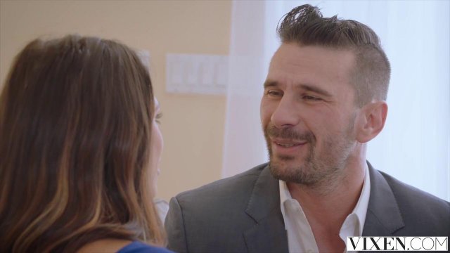 Превью После вина начальник завалил новую сотрудницу на диван и трахнул в киску № 8588