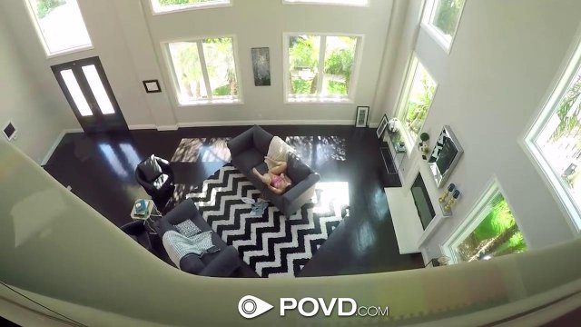 Превью Телка дрочит киску, а потом получает член приятеля в розовую щелку № 8735