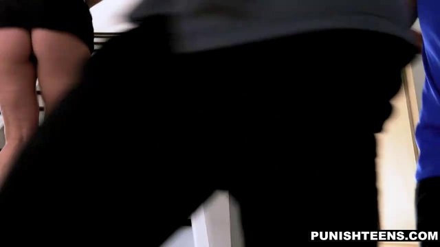 Превью Три парня не удержались и вместе трахнули одну симпатичную телочку № 8903