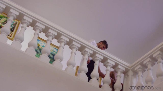 Превью Блондинка тайком трахается с любовником в роскошном доме № 9211